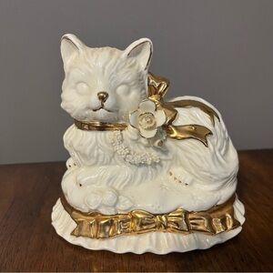 Lefton Ceramic Cat Kitten
White & Gold Musical Figurine
Vintage 1997